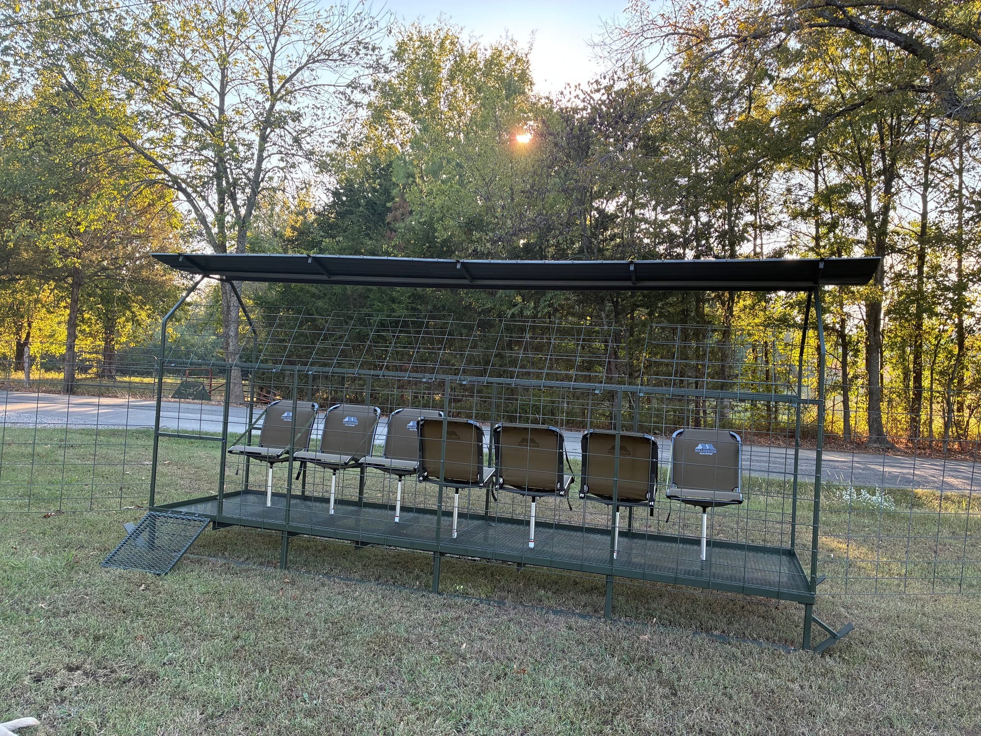 Skid blind with seating and roof frame in open field